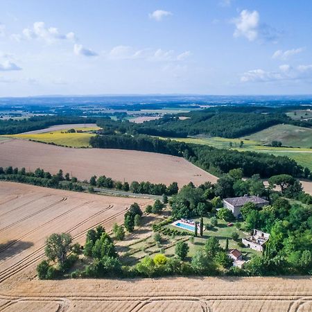 Au Mas Des Calmettes Bed and Breakfast Parisot  Esterno foto