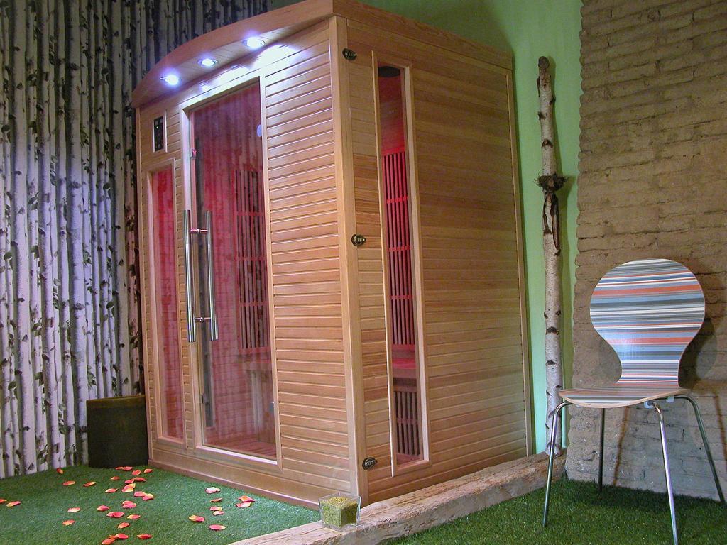 Au Mas Des Calmettes Bed and Breakfast Parisot  Esterno foto