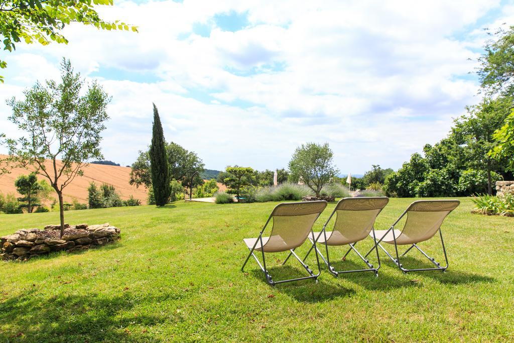 Au Mas Des Calmettes Bed and Breakfast Parisot  Esterno foto