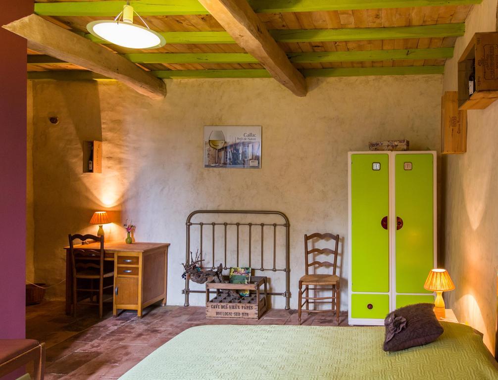 Au Mas Des Calmettes Bed and Breakfast Parisot  Esterno foto