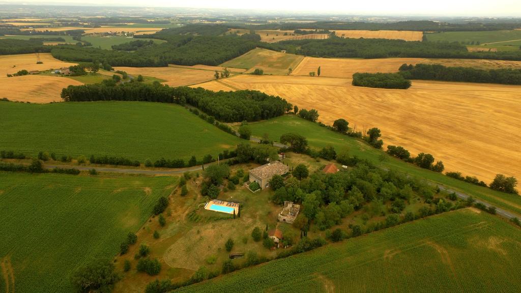 Au Mas Des Calmettes Bed and Breakfast Parisot  Esterno foto
